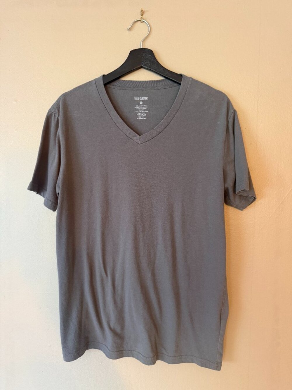 True Classic Men's Heather Gray V-Neck Fitted T-Shirt Medium